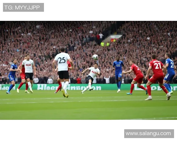 足球巨星独特庆祝手势背后隐藏的激情故事与文化解读